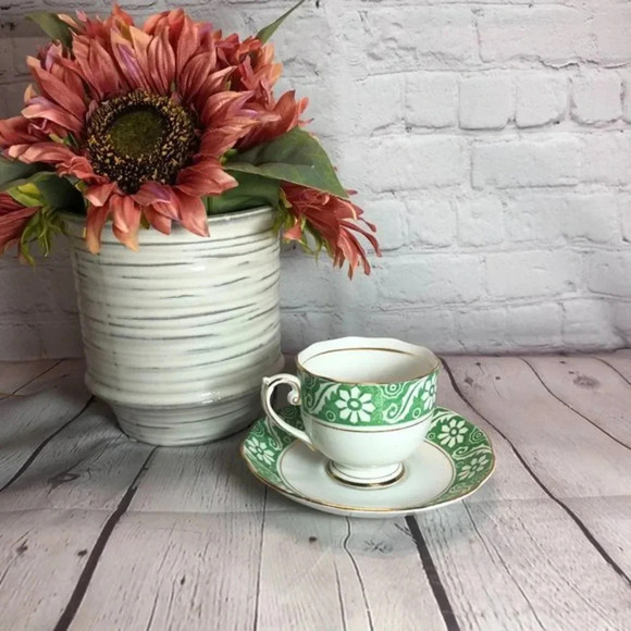 Vintage Roslyn fine bone china england footed cup and saucer - Picture 1 of 10
